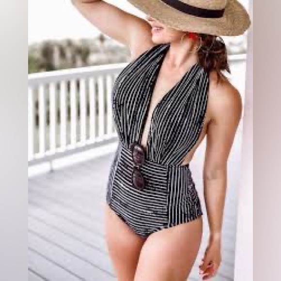 Retro One Piece PinUp Swimsuit - Picture 6 of 6